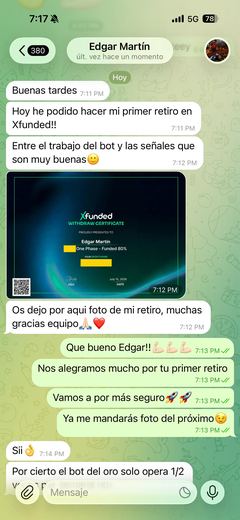 Conversación de WhatsApp con Edgar Martín sobre su primer retiro, con el certificado de retirada de Xfunded del 15 de julio de 2026. El importe y el tamaño de la cuenta van tachados.