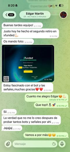 Conversación de WhatsApp con Edgar Martín sobre su segundo retiro, con el certificado de retirada de Xfunded del 2 de agosto de 2026. El importe y el tamaño de la cuenta van tachados.